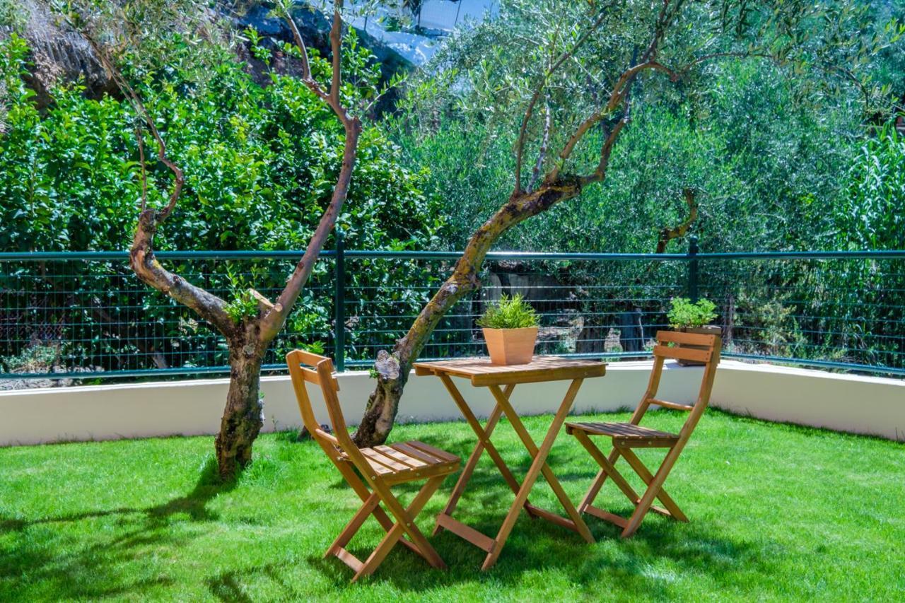 קלמאטה Almyros Aktis Private Garden Apartment מראה חיצוני תמונה